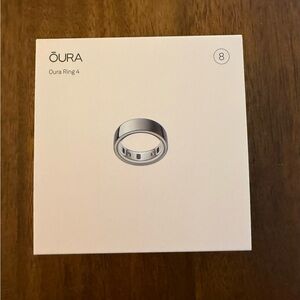 NWT Oura Ring 4 -Silver size 8 w/1 year prepaid membership